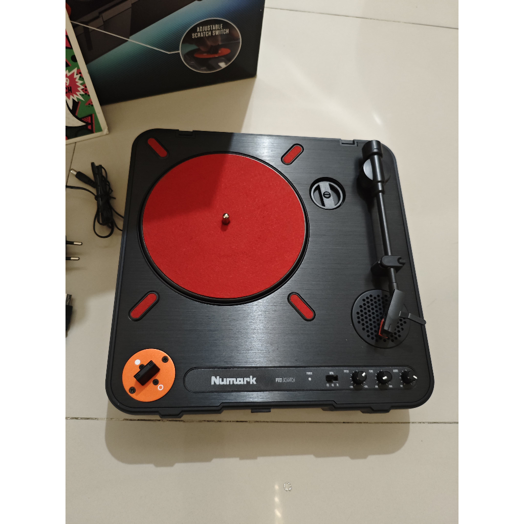 Numark PT01 Scratch - Portable Turntable with DJ Scratch Switch