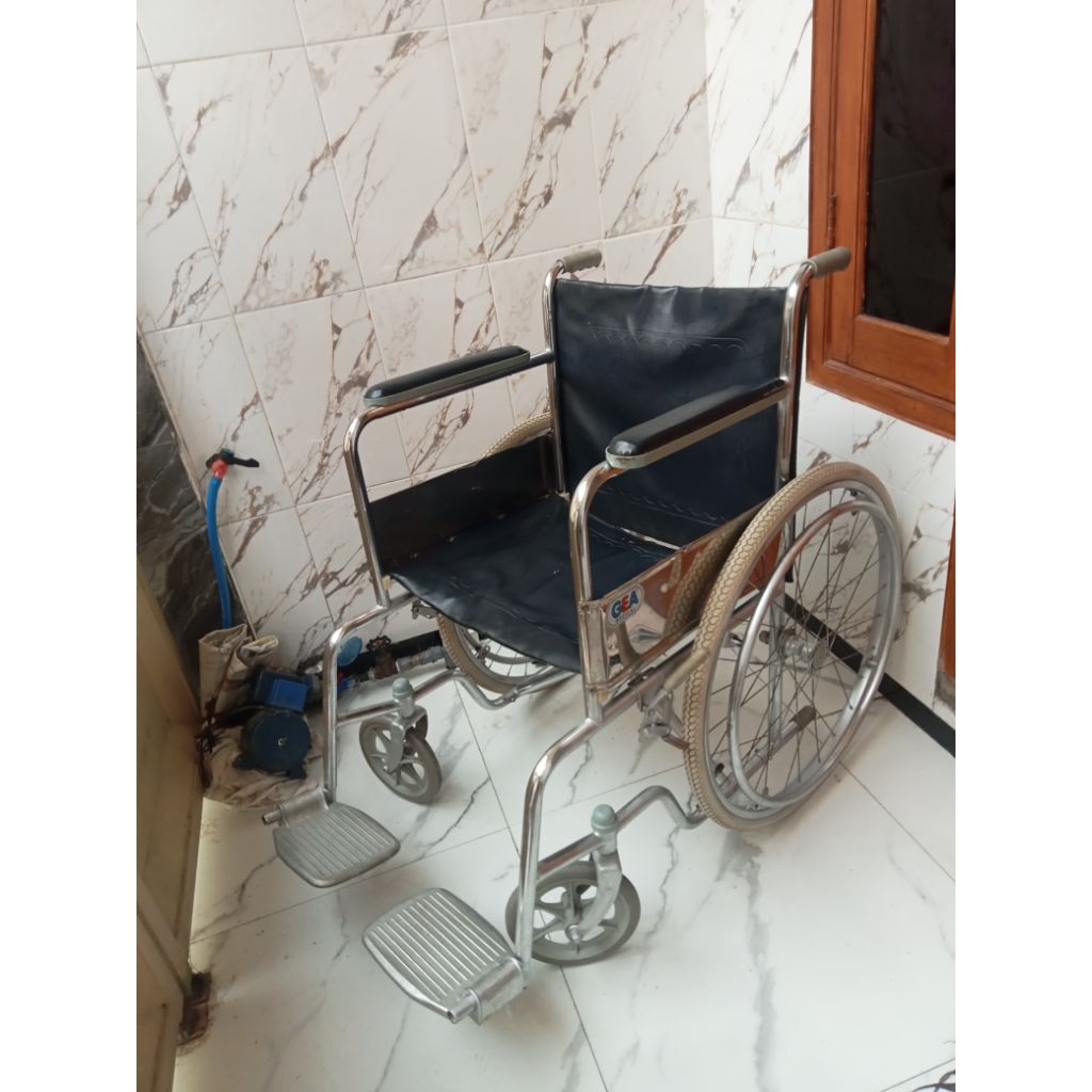 kursi roda bekas siap pakai dan normal