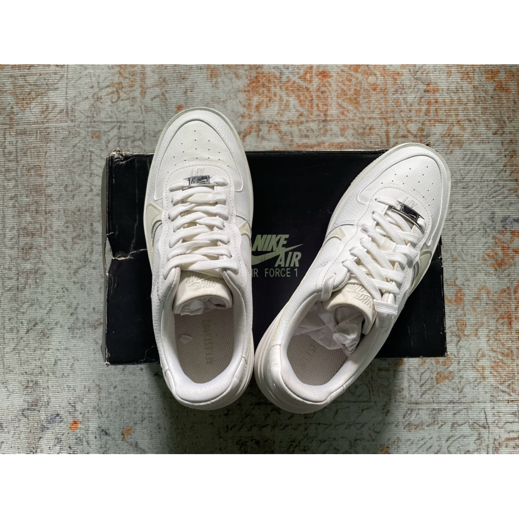 NIKE AIR F1