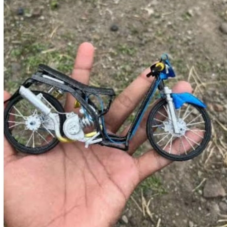miniatur motor drag Honda Vario 125 kzr bisa di gas