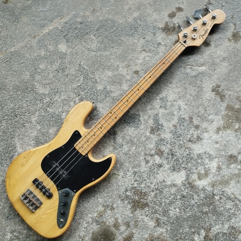 GITAR BASS FENDER CUSTOME / REPLlKA SECOND NATURAL MURAH