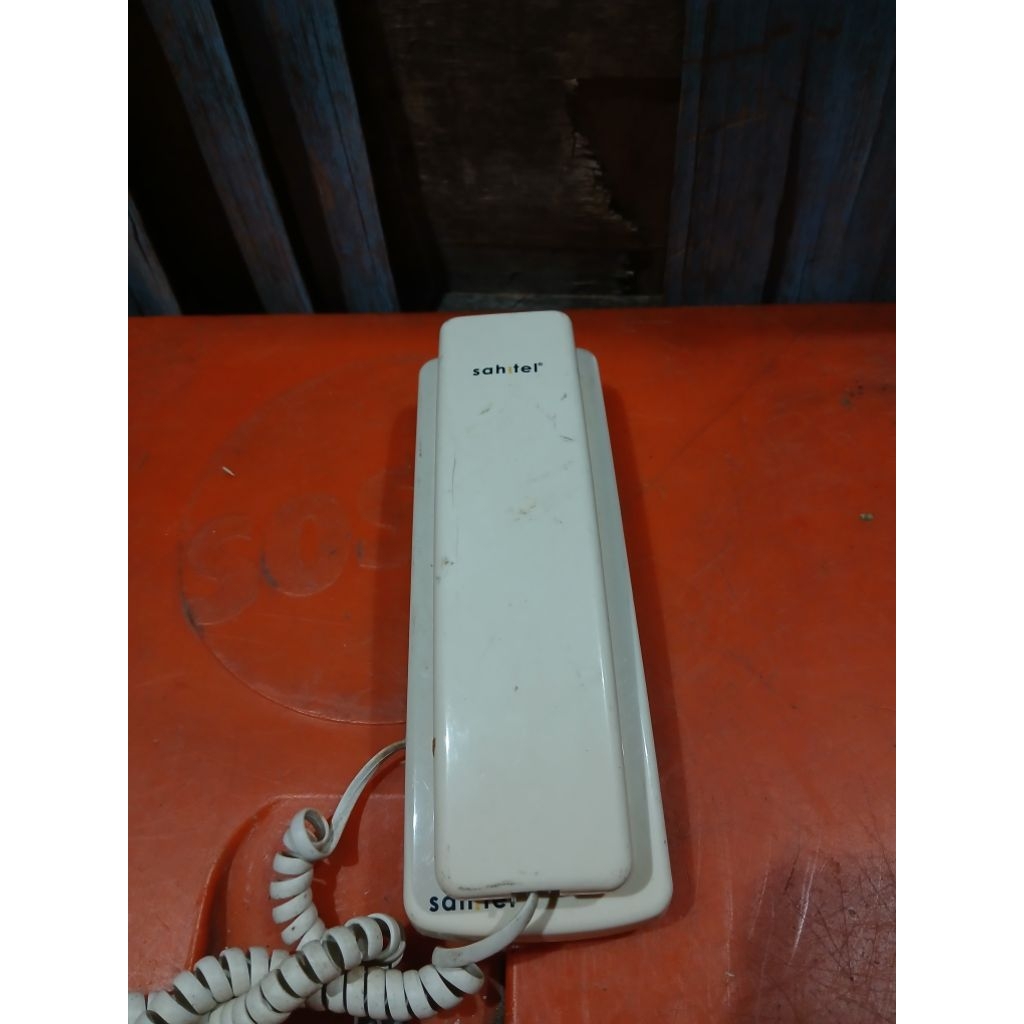 Hiasan telepon pencet sahitel 95rb jadul antik vintage lawas kuno  display dianggap mati