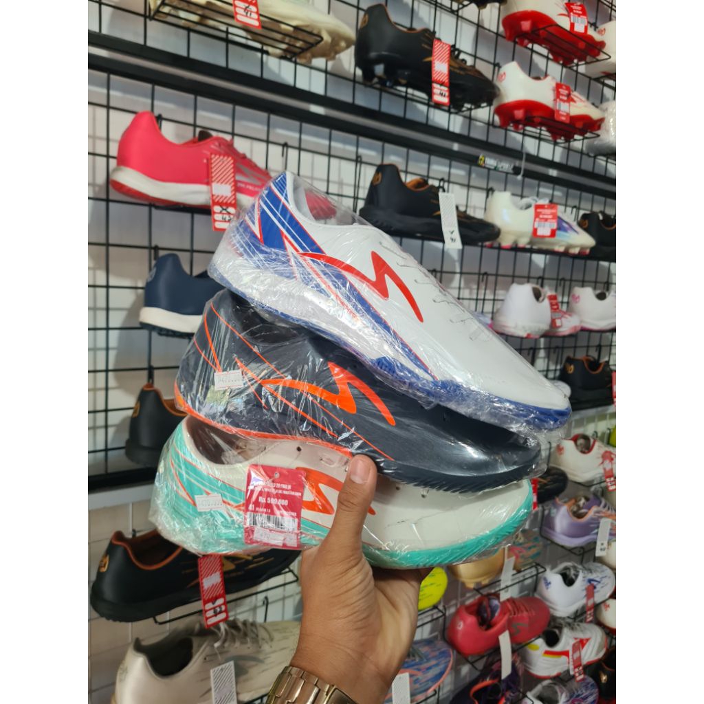 SPECS LIGHTSPEED LS 20 FWD IN SEPATU FUTSAL SPECS