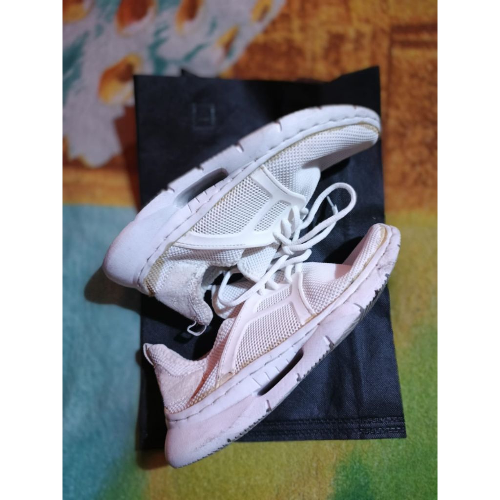 Sepatu sneakers wanita/SepatuFladeoPutih