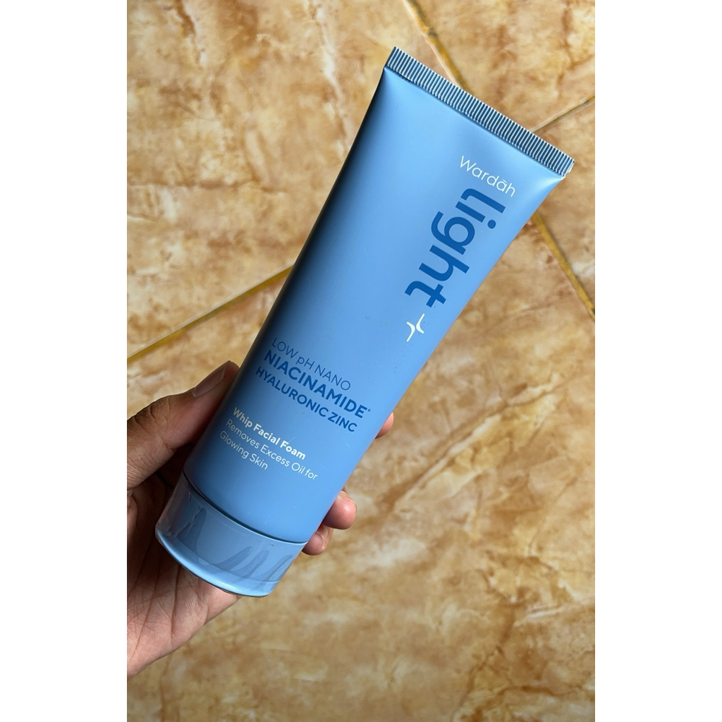Sabun Cuci Muka Wardah Light+ Mencerahkan Kulit Wajah