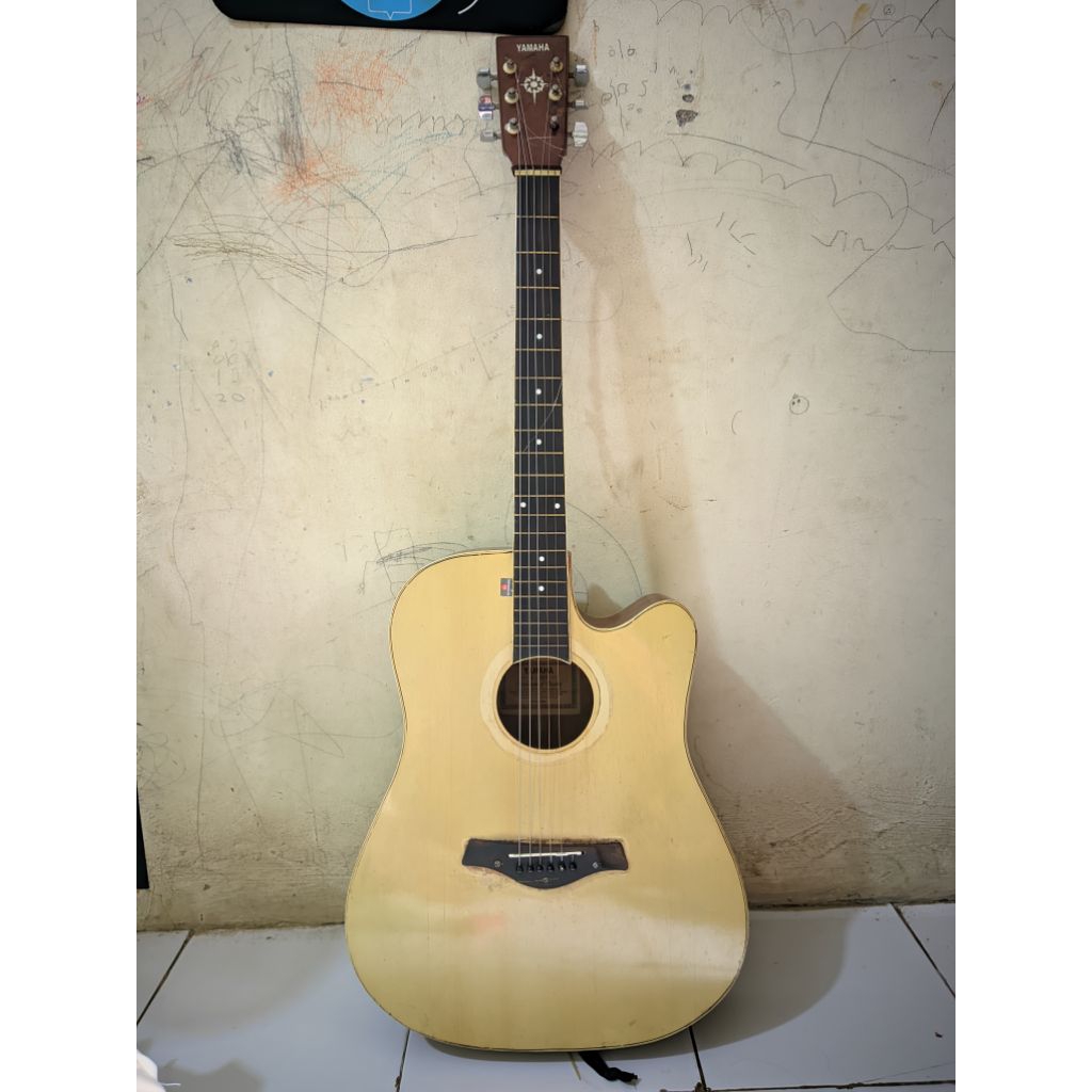 Gitar Akustik Second