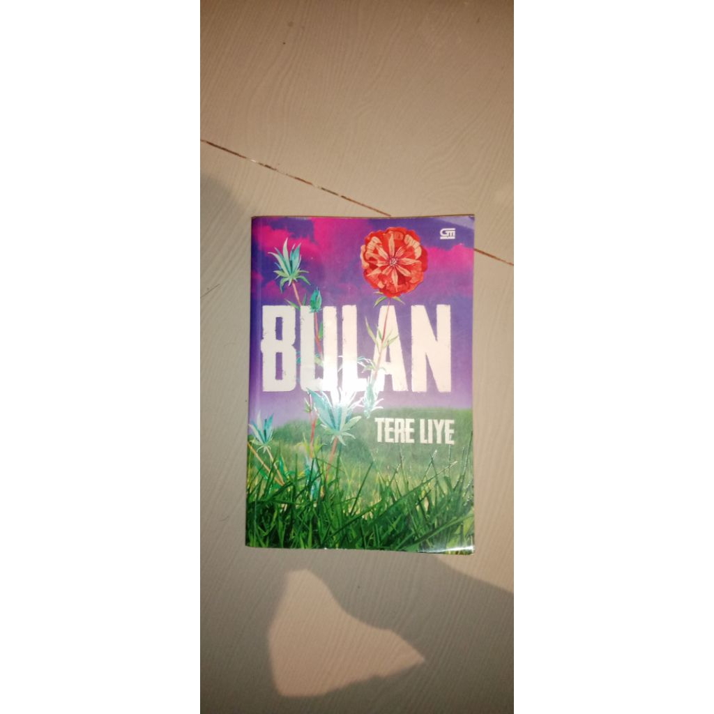 Novel Bertajuk Bulan, Karya Tere Liye. Kondisi Bekas/Second.