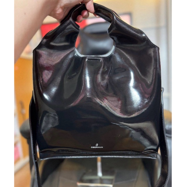 Tas Obermain Sling Hitam Glossy Authentic