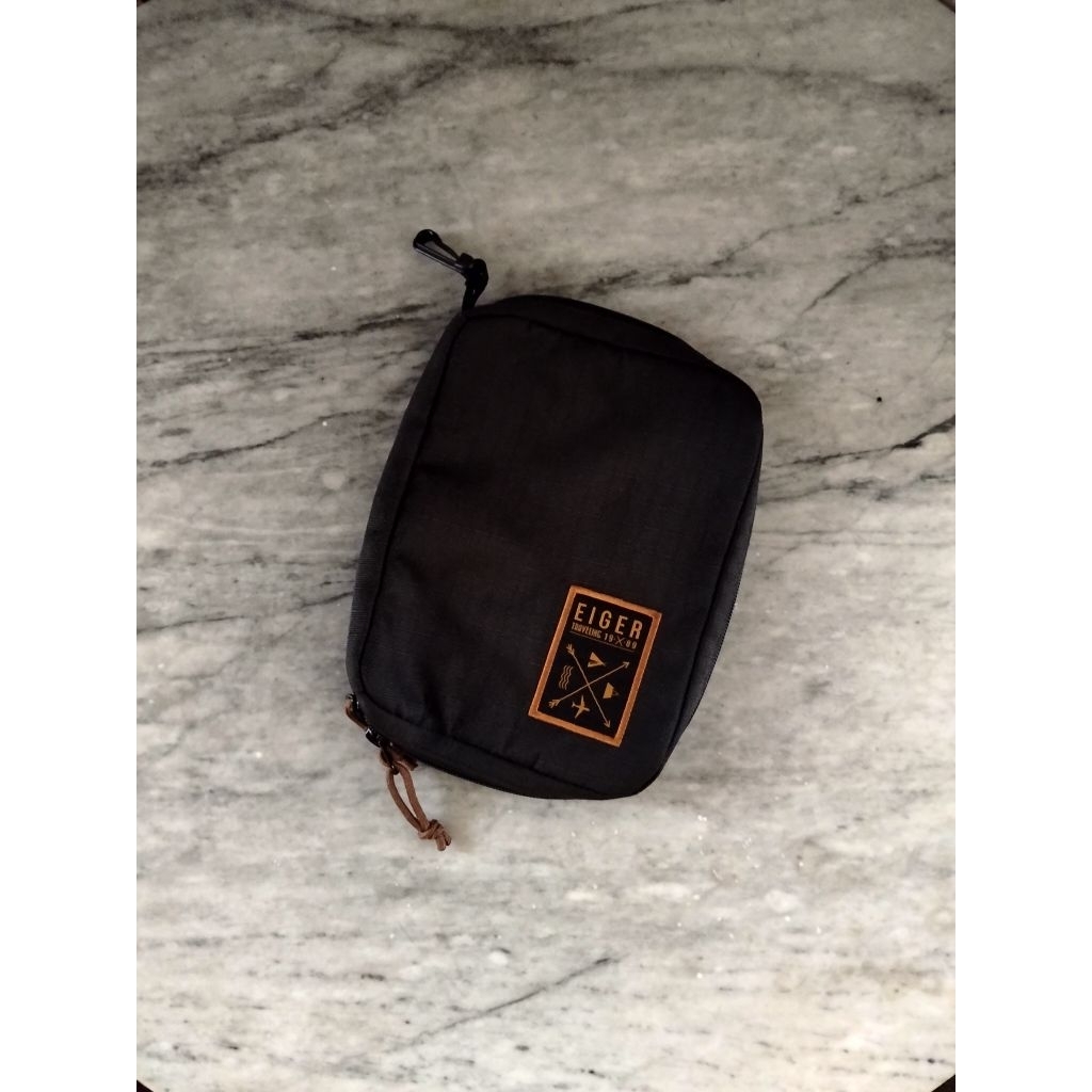 EIGER pouch dompet penyimpanan muat banyak kompartment  bisa buat cewek cowok skincare make up