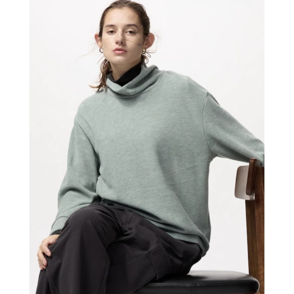 Uniqlo Soft Knit Flecee Ribbed High Neck T-Shirt
