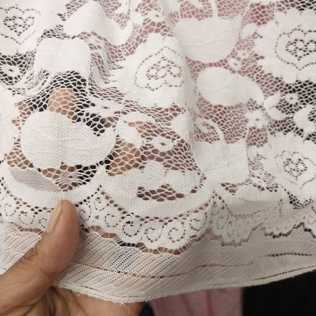 KAIN/BAHAN BRUKAT LACE MOTIF BUNGA/BRUKAT KEBAYA(harga per 0,5 meter)