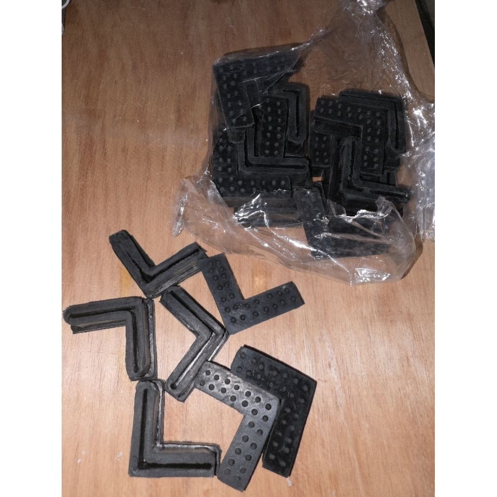 Karet Kaki Besi Siku 40 x 40 MM / Karet Alas Kaki Rak Siku 40 x 40