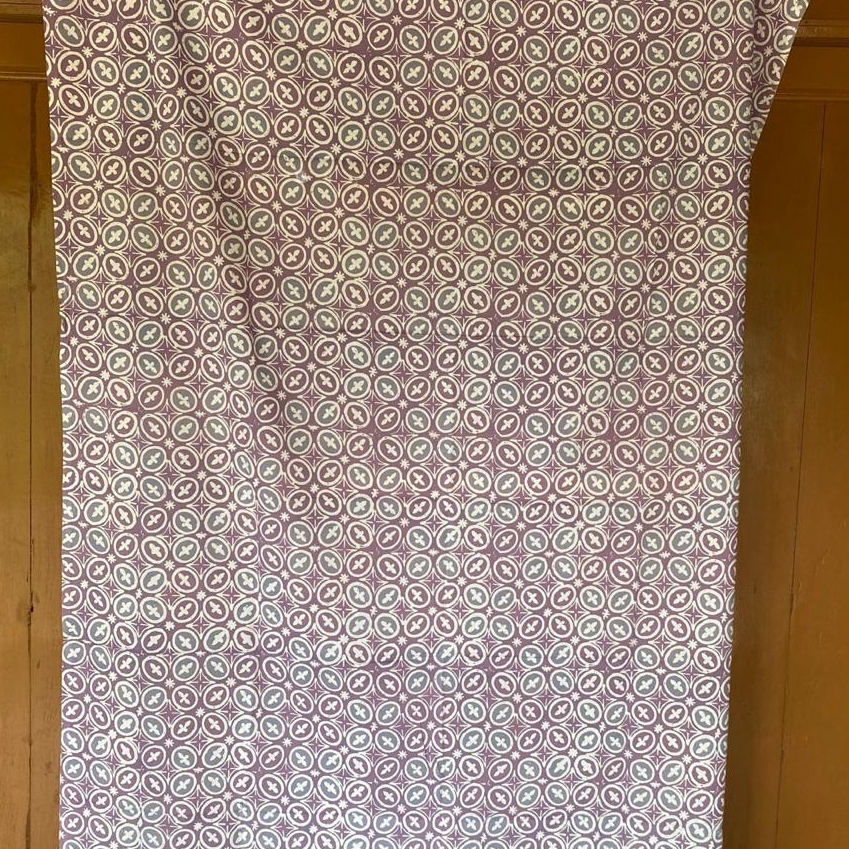 Batik Tulis Kombinasi Cap Cirebonan - Motif Kawung Warna Ungu Pastel (Bahan Kain Katun)
