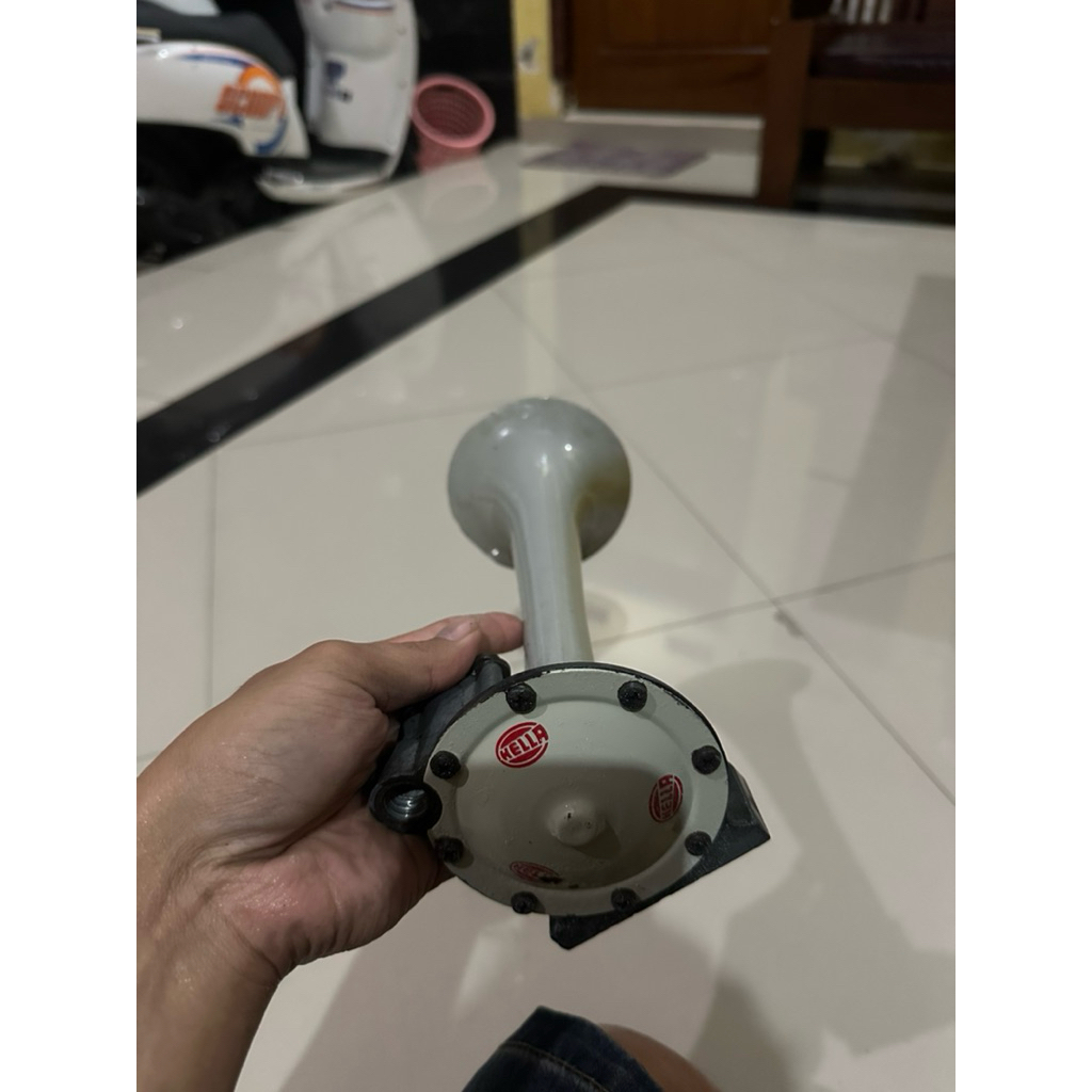 hella mercy putih klakson bis sumberr