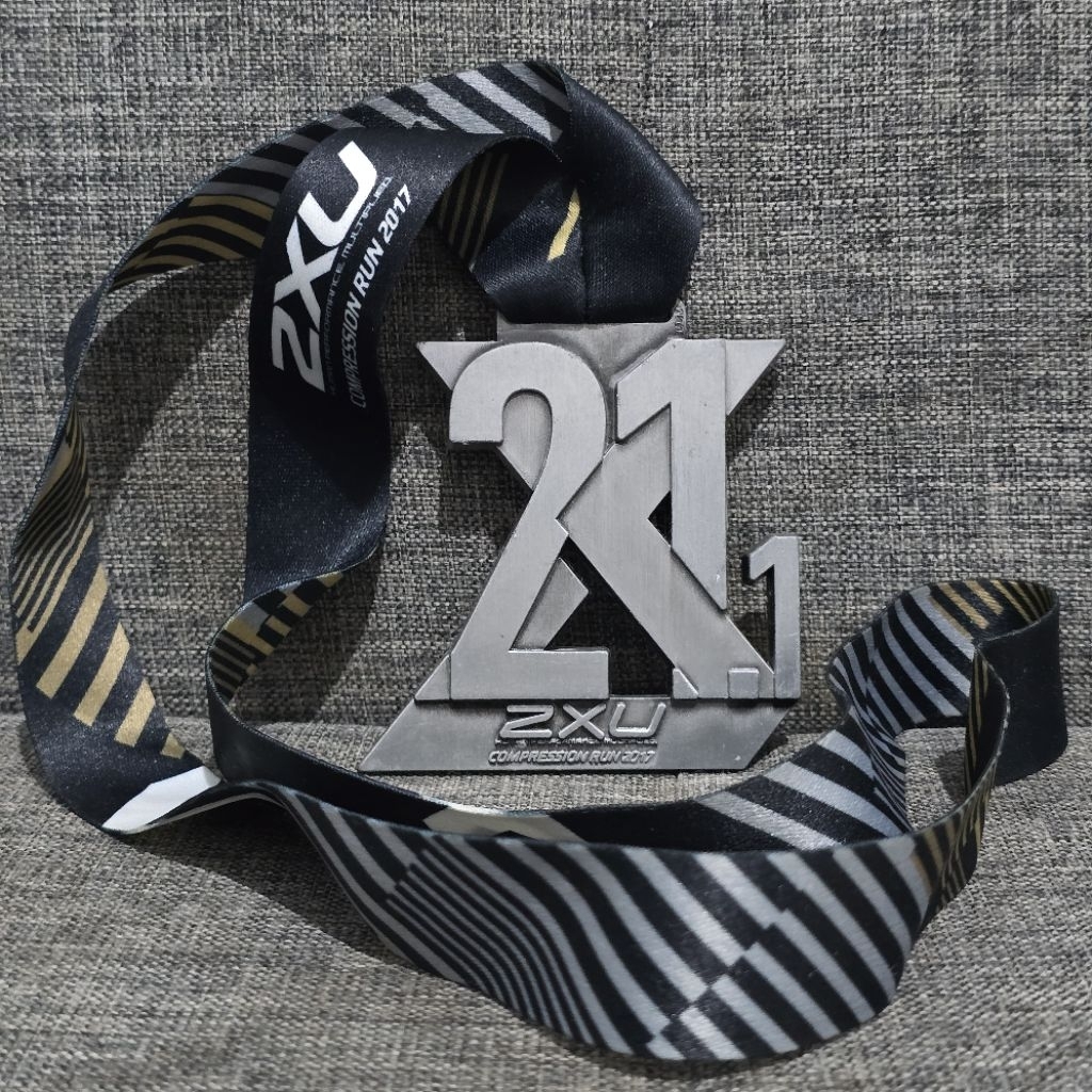 medali running finisher 2XU COMPRESSION RUN 2017
