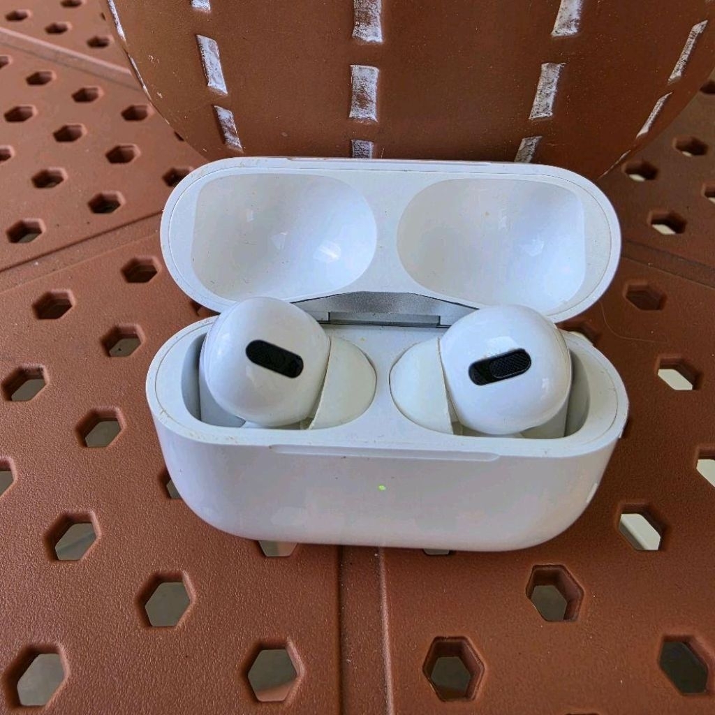 Apple Airpods Pro Gen 1 Second OEM + Kabel USB Lightning Ori Apple Siap Pakai