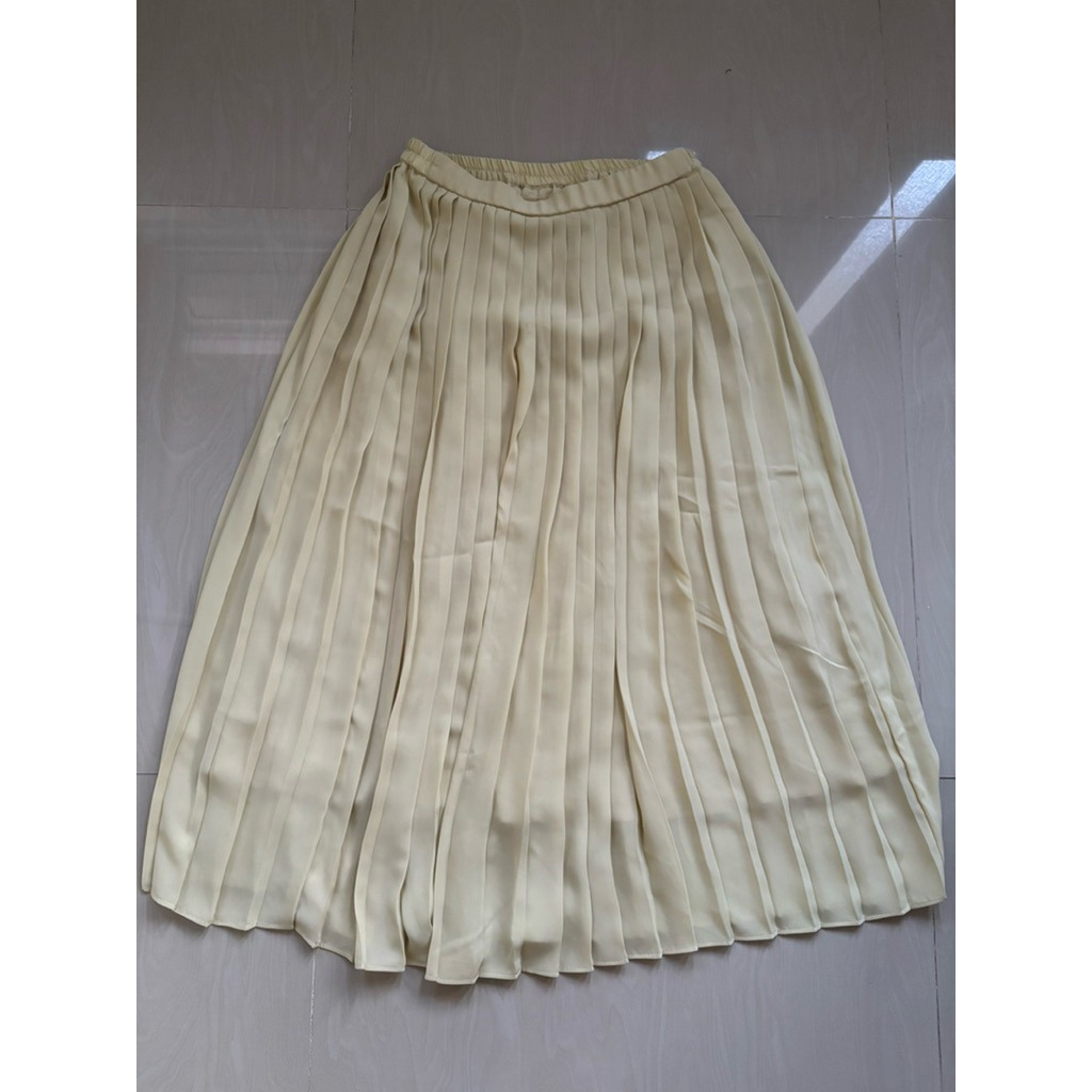 preloved Uniqlo Pleats Skirt Rok Plisket Midi