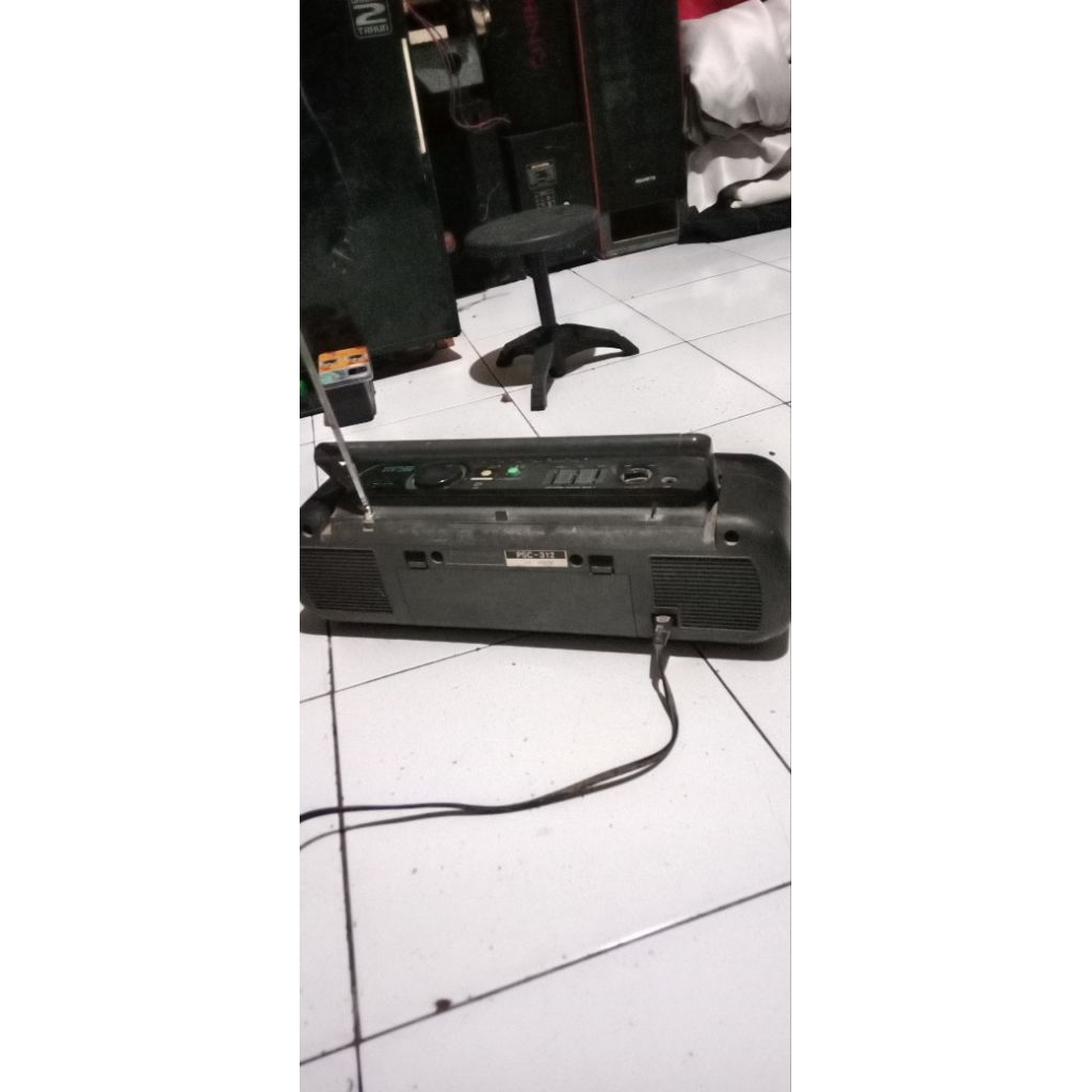 SECOND----RADIO CASSETTE Polytron  Grand Compo Stereo, Radio Normal, Cassette Off