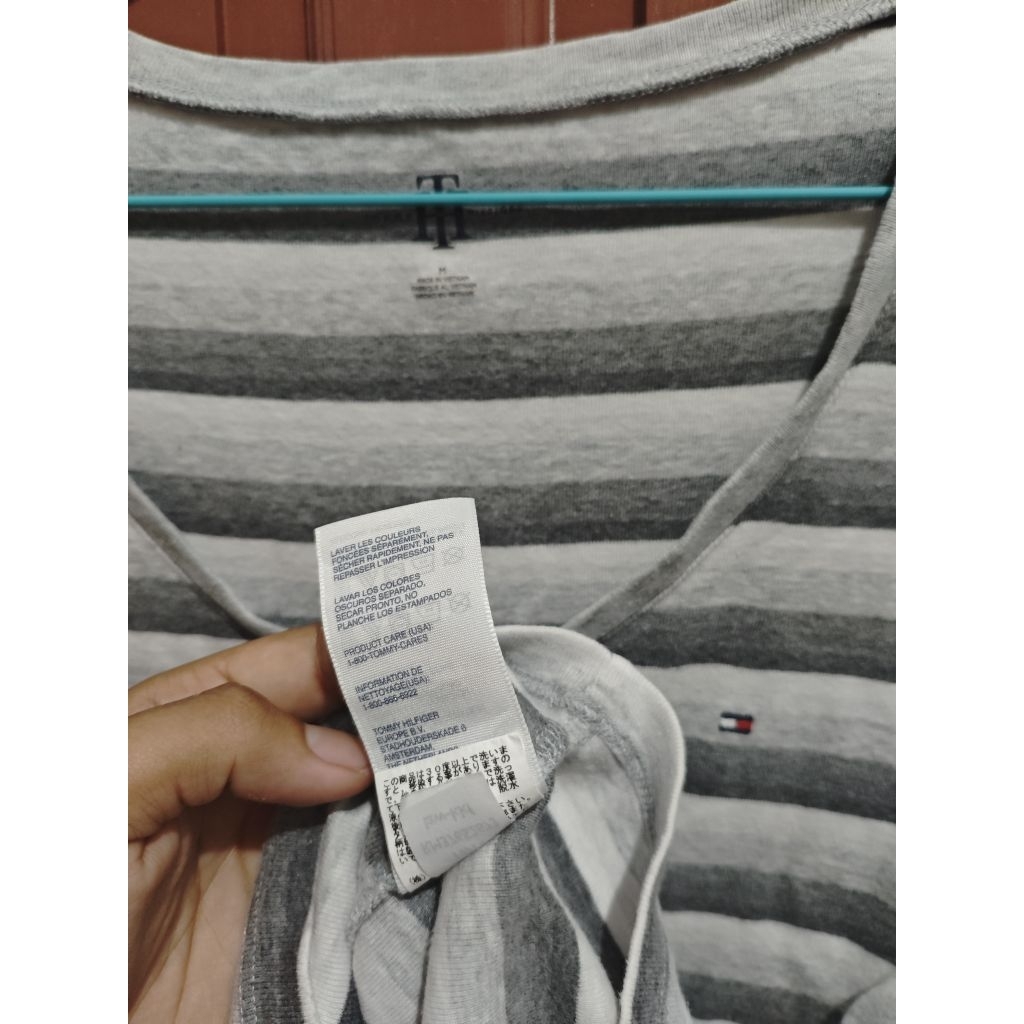 kaos tommy Hilfiger original second preloved tag tebal