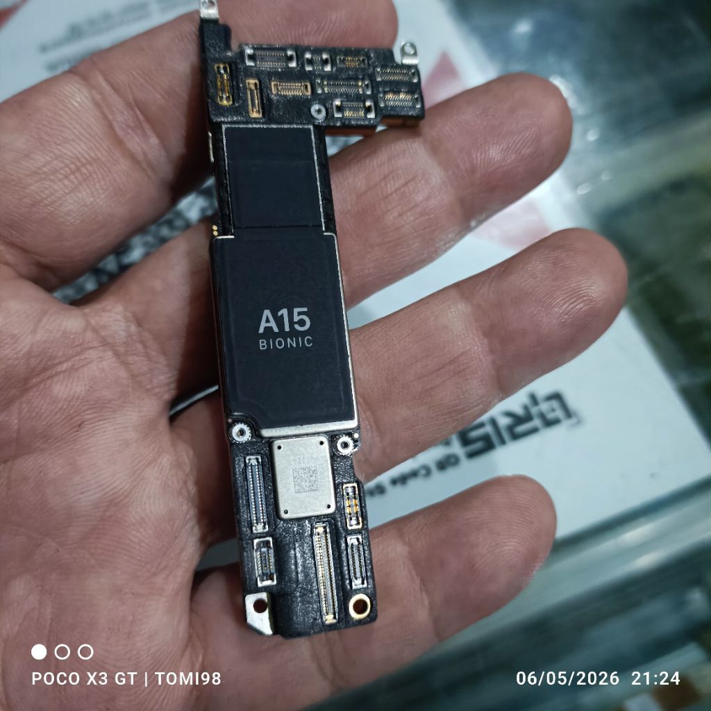 Mesin iPhone 13 basic lock icloud