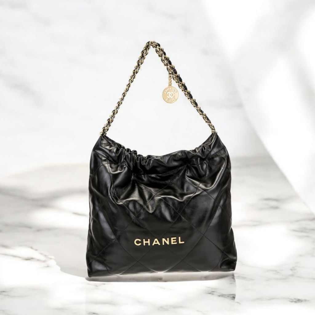 CHANEL22 Handbag Black Shiny Calfskin Gold Hardware (GHW)