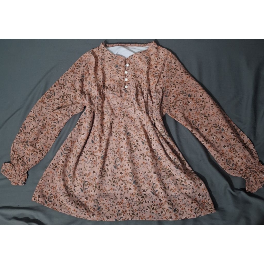 Atasan Blouse Wanita Dusty Pink Chiffon Motif Bunga Tunik Pendek Kerut Dada Premium