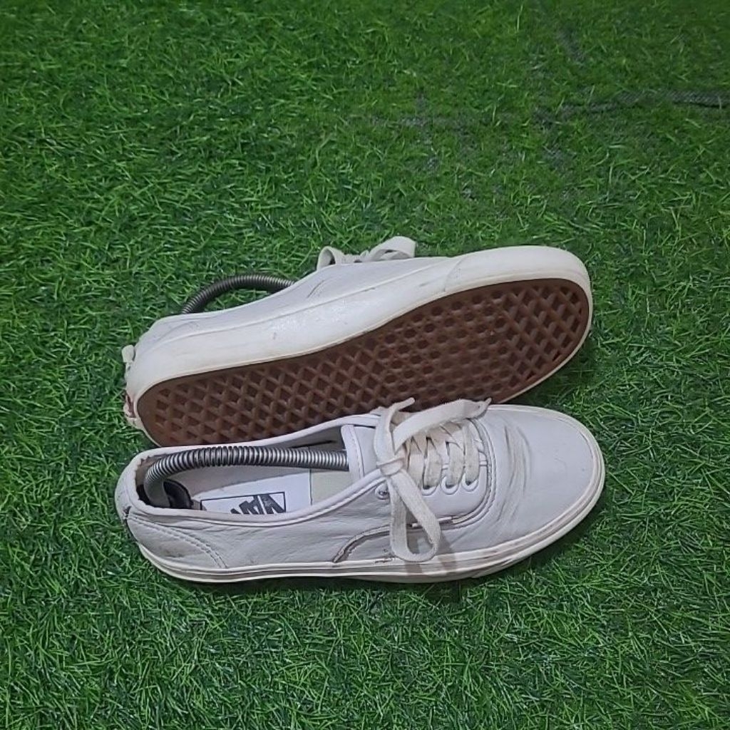 sepatu sneakers vans authentic kulit size 38.5