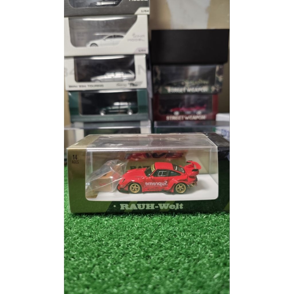 Star Model 1:64 Porsche 993 RWB Supreme Livery With Figure Red/Merah Sealed