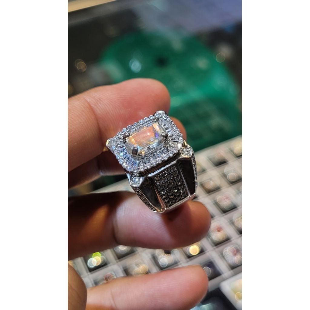 Natural Rainbow Moonstone Ceylon
