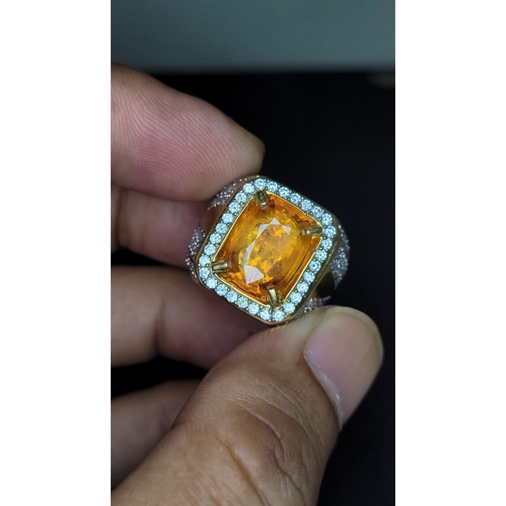 NATURAL VIVID ORANGE SAPPHIRE 5.23ct