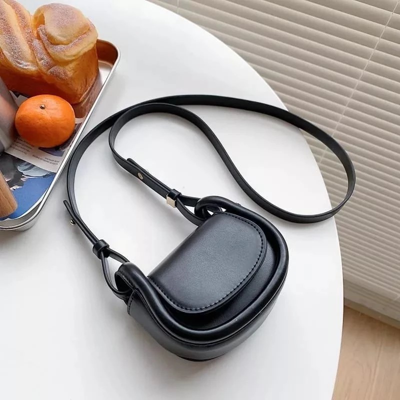 Tas Selempang Freya Mini - Bahan Miniso Tebal, Desain Stylish, Hitam