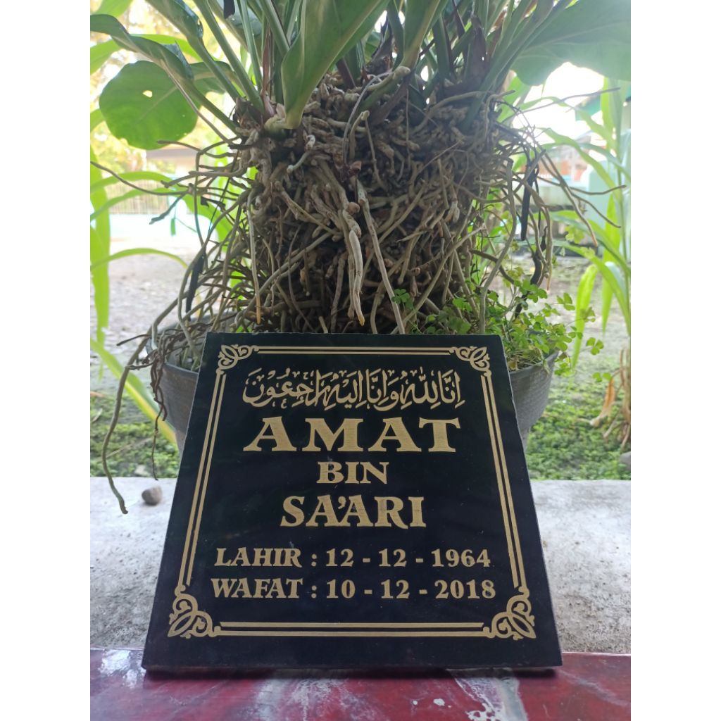 LEMPENGAN NISAN MAKAM ukuran 20 cm x 20 cm granit dan keramik kokoh dan elegan
