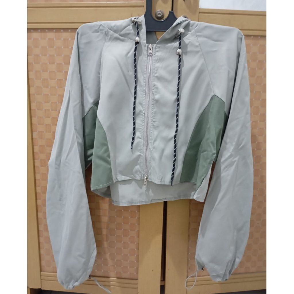 jaket running wanita