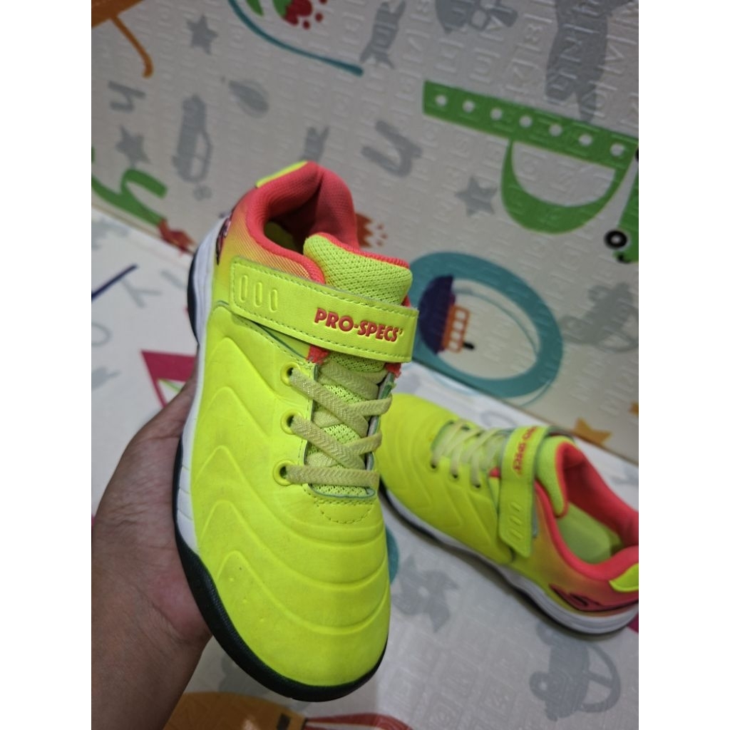 Sepatu Preloved Mini Soccer Pro-Specs Size 32