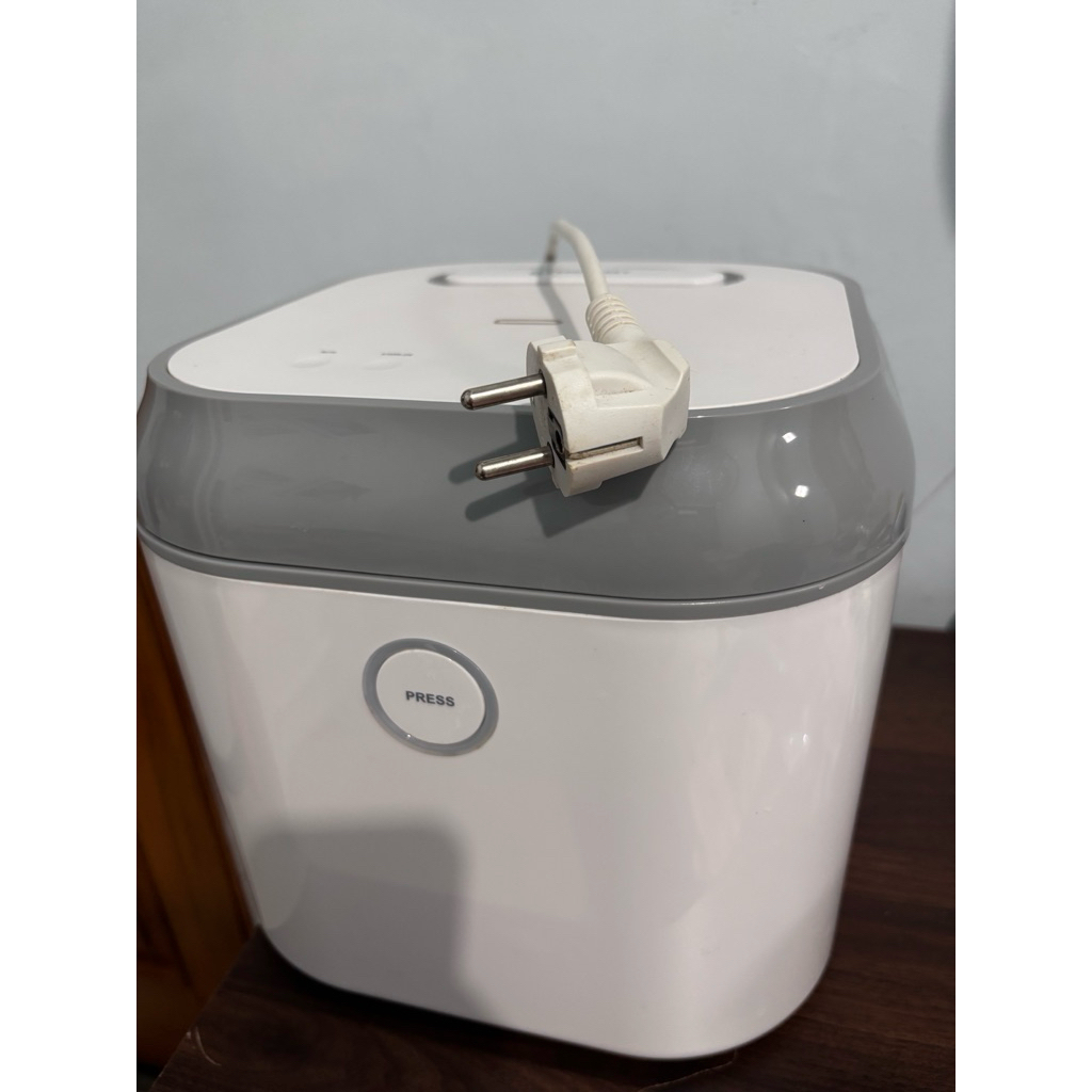 Basic Baby UV sterilizer box preloved