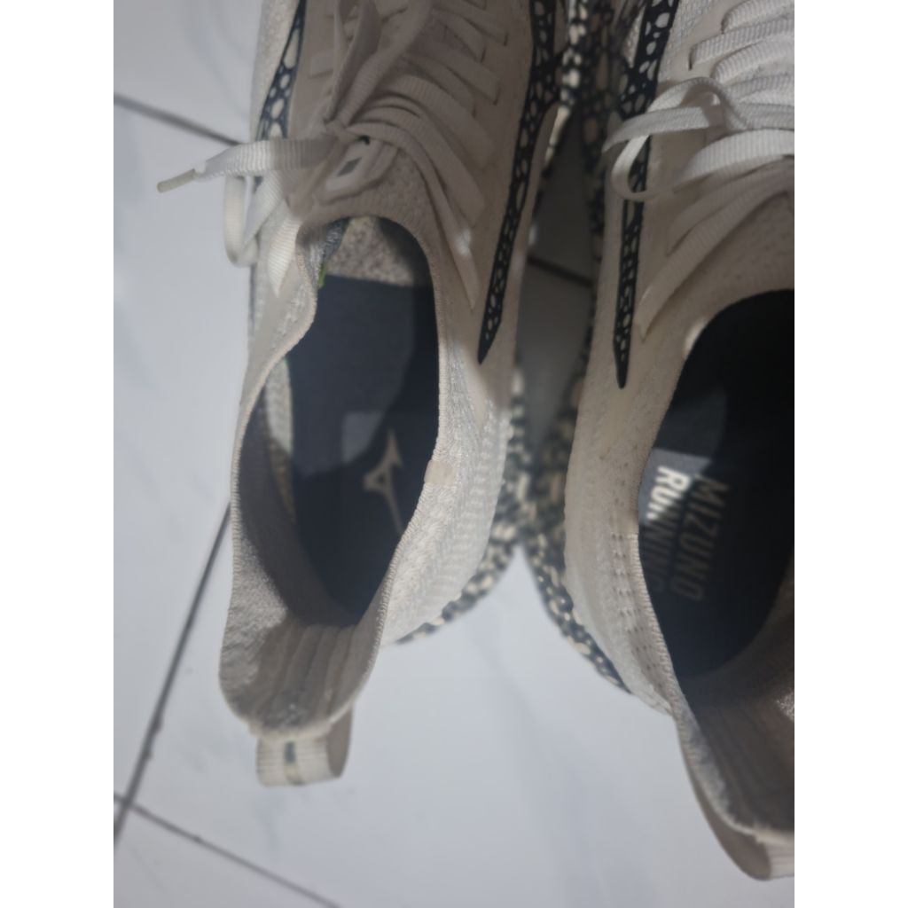 sepatu Mizuno running