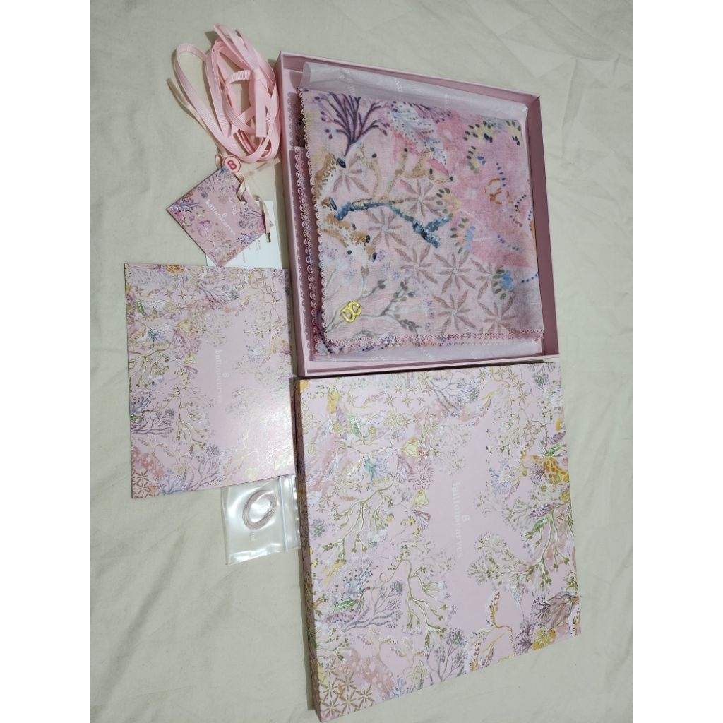 PRELOVED MISOOL JELLYFISH CAVE, BEVERLY, AL AQSALENGKAP BOX PL MULUS BUTTONSCARVES