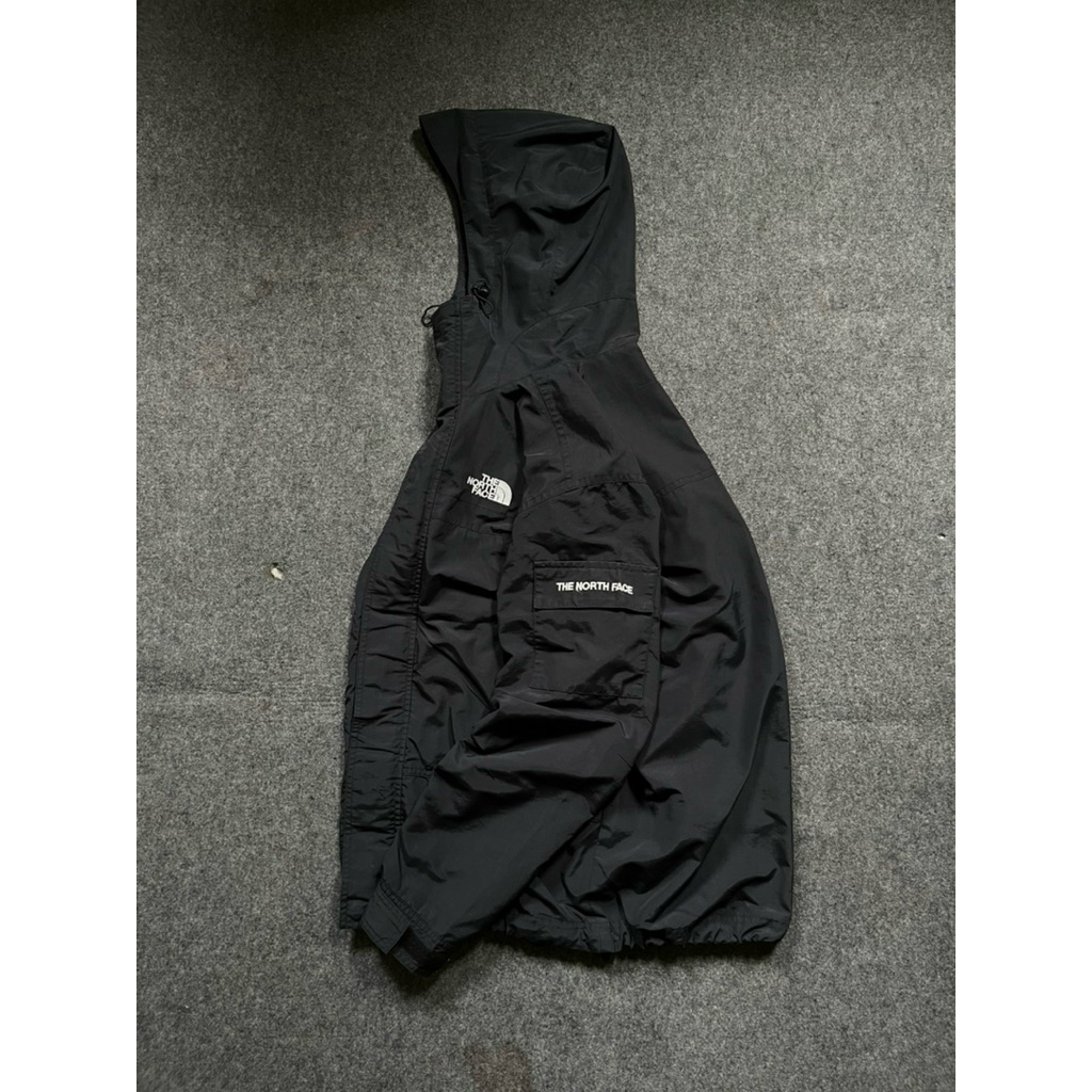 Jaket The North Face Saku Samping