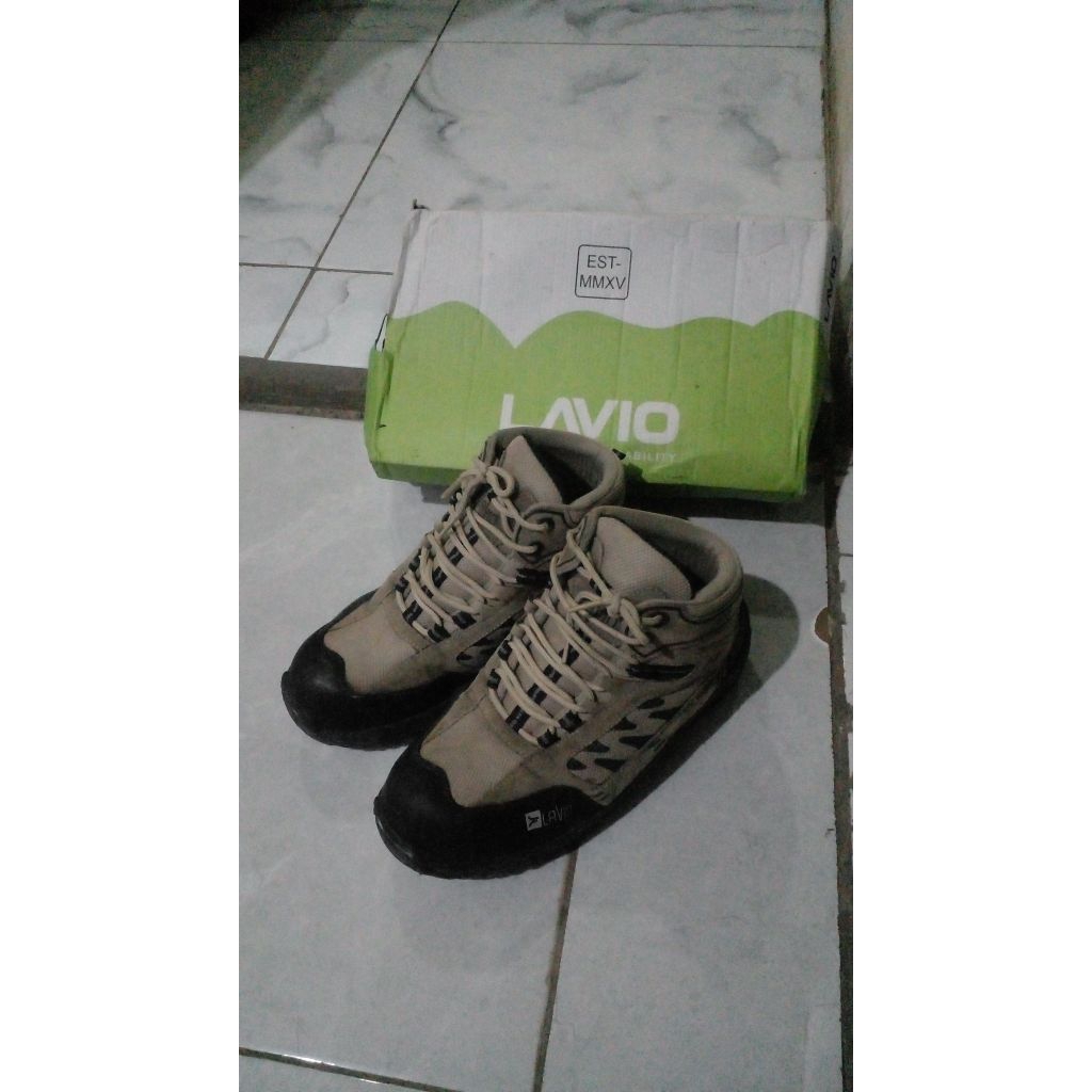 Sepatu Outdoor Lavio