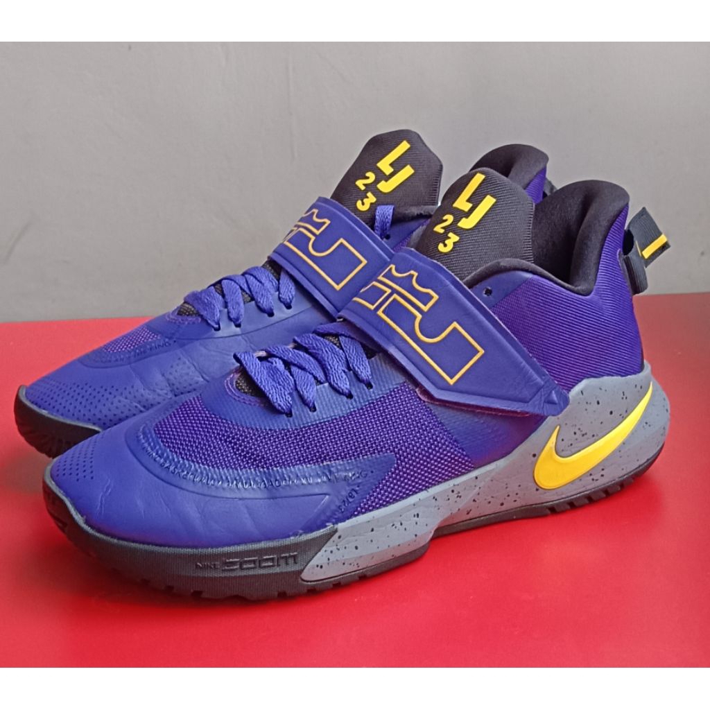 nike lebron ambassador XII ep LAKERS size 44,5