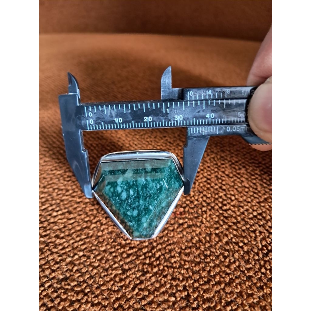 GIOK NABIRE TOTOL PUTIH NATURAL JADEITE JADE TYPE A CUTTING SEGITIGA JUMBO SIZE