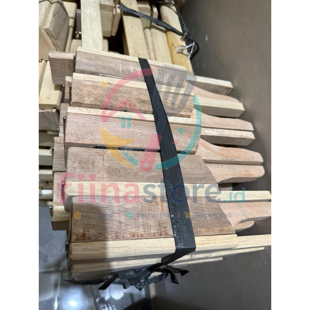 Cetakan kue telur gabus berbahan kayu