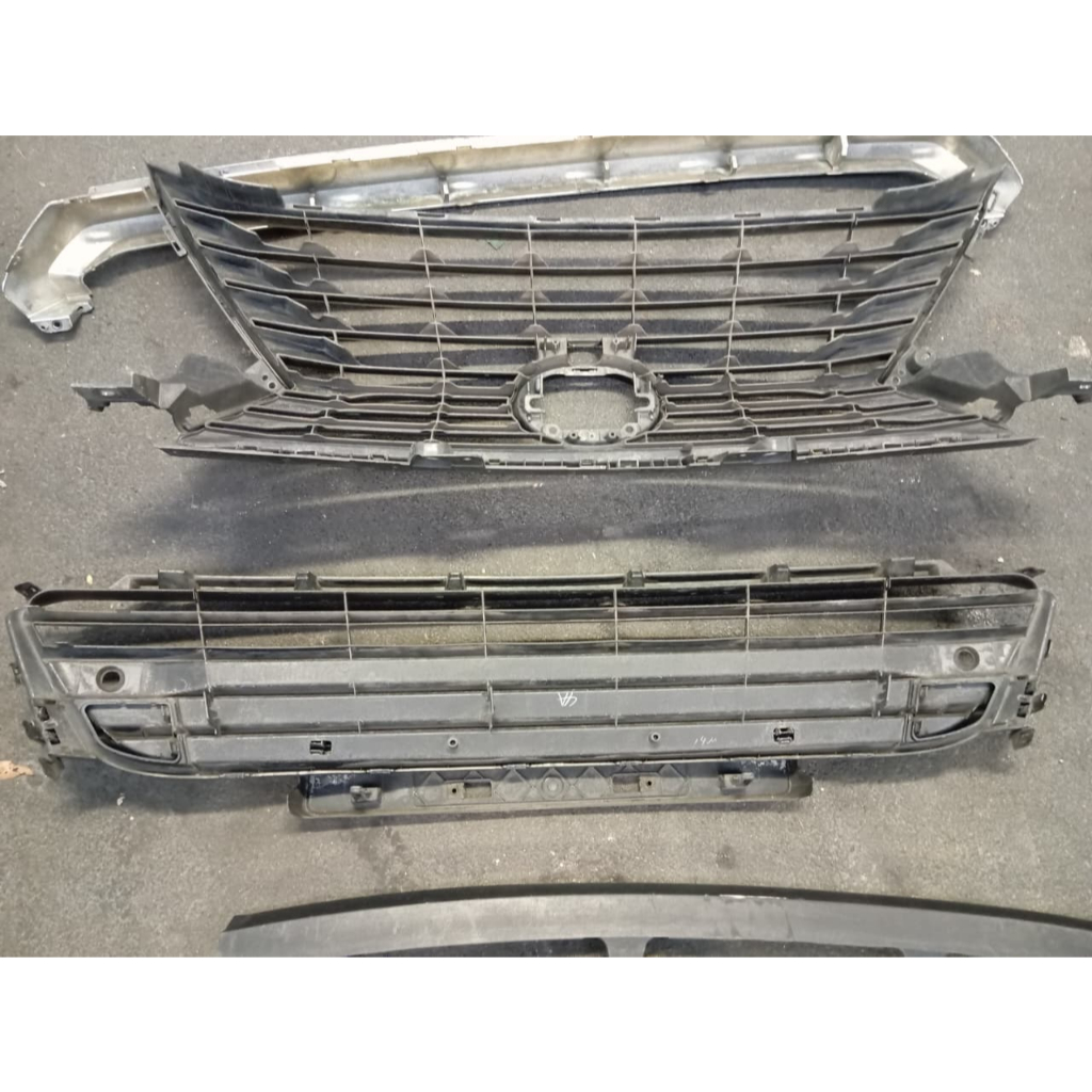 3382 Grill depan dan list grill depan Lexus RX200T
