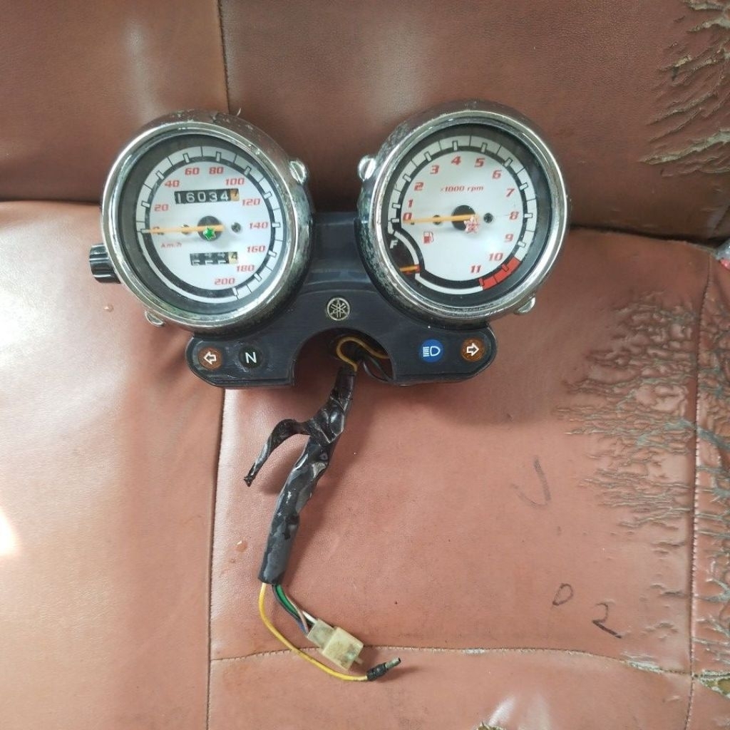 spidometer scorpio z original