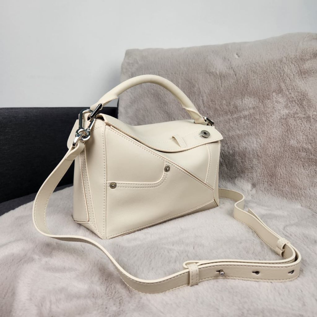TAS SELEMPANG WANITA WARNA PUTIH BEIGE