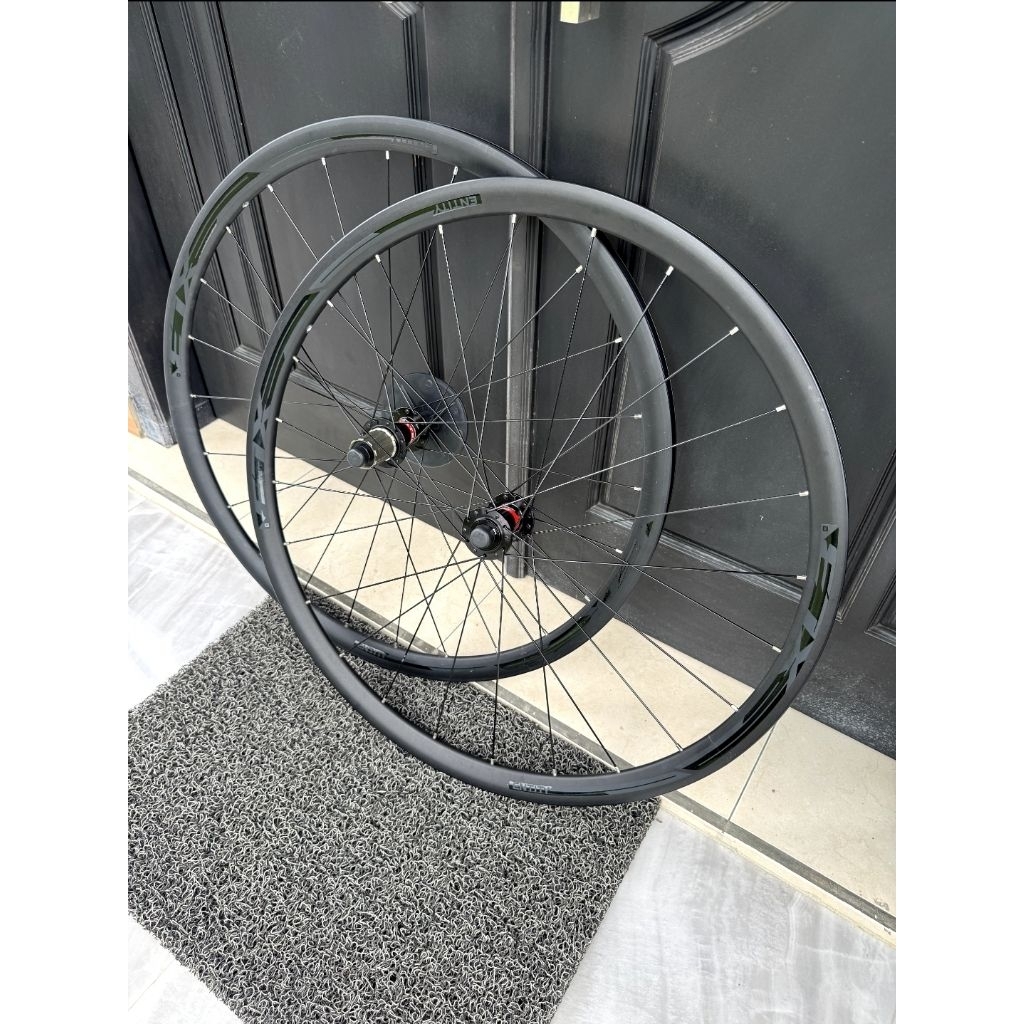 Wheelset Entity XL3 Hub Novatec Disc TA Strattos S7D 2024