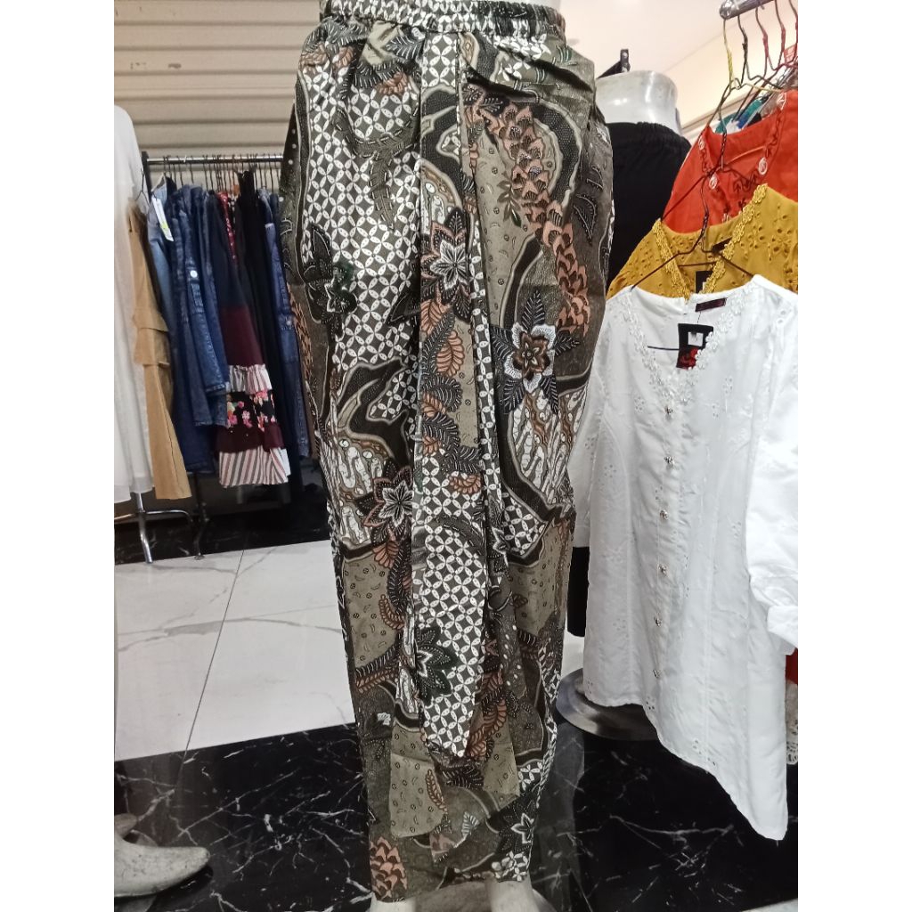 ROK KEBAYA SEPAN PLISKET BATIK PANJANG WARNA HITAM MERAH SILVER KUNING PINK MOTIF BATIK BUNGA BAHAN 