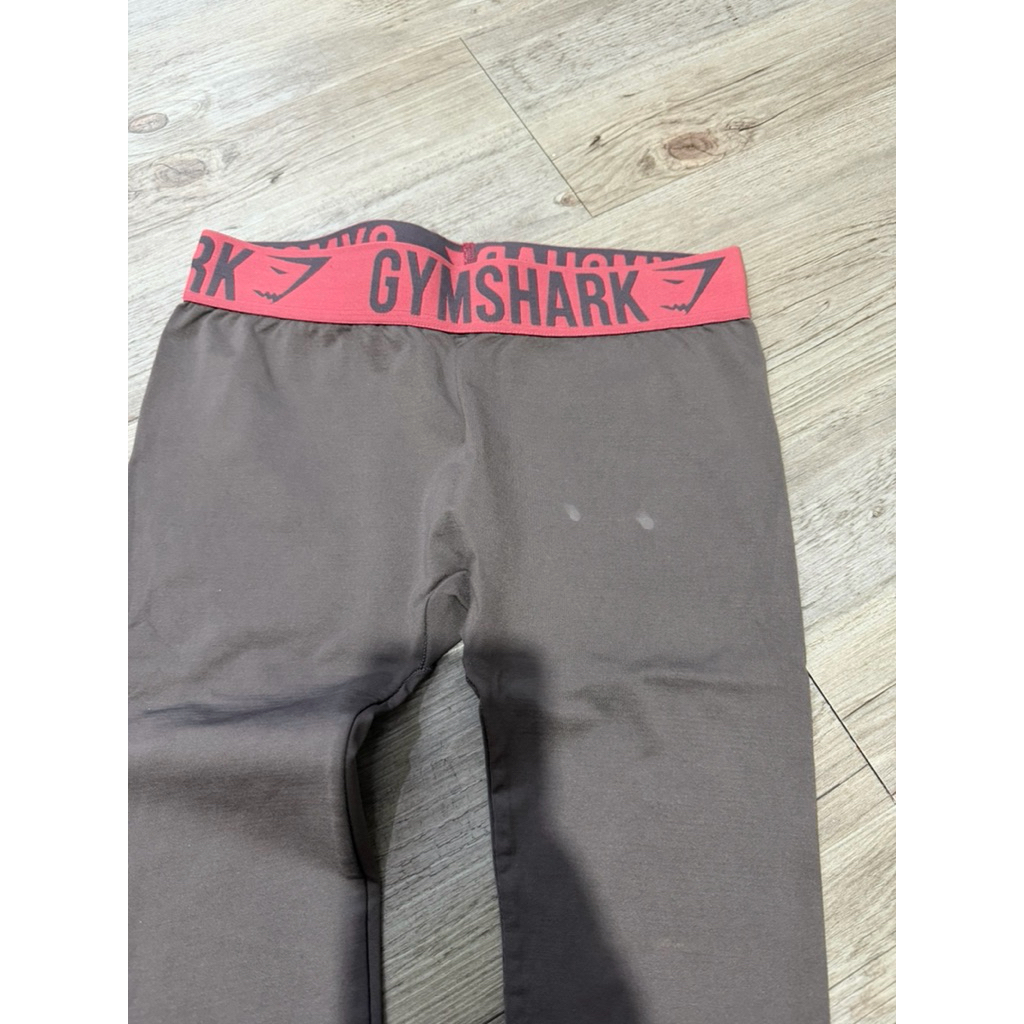 Preloved gymshark size S worn 2x ada defect