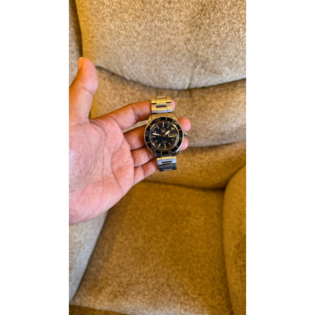 seiko 5 sport second