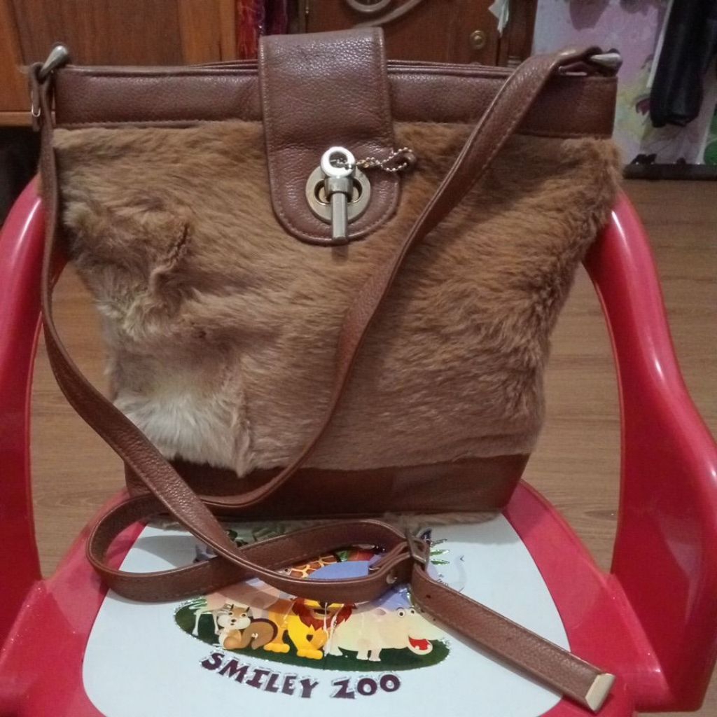 Tas Sling Bulu Kanguru Asli Australia Monza